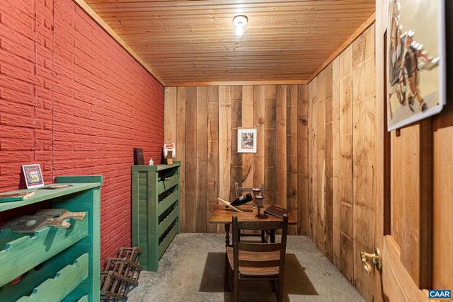 690 PAGE ST, Scottsville, VA 24590