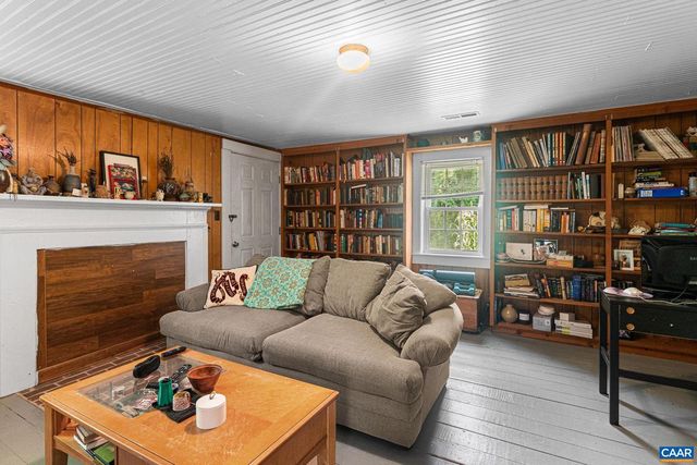 690 PAGE ST, Scottsville, VA 24590