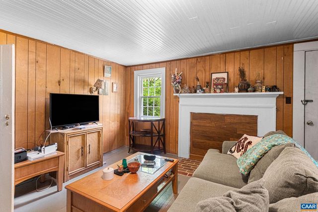 690 PAGE ST, Scottsville, VA 24590