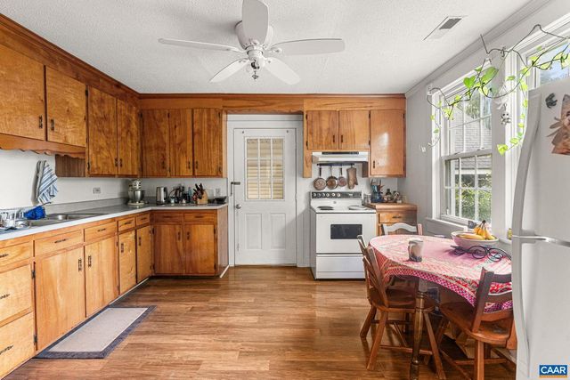 690 PAGE ST, Scottsville, VA 24590