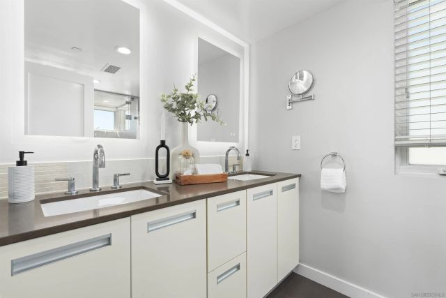 215 2nd St 101, Encinitas, CA 92024