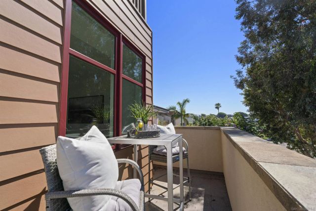 215 2nd St 101, Encinitas, CA 92024