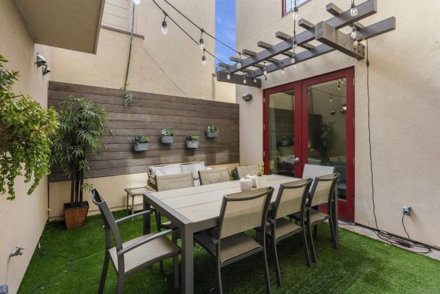 215 2nd St 101, Encinitas, CA 92024