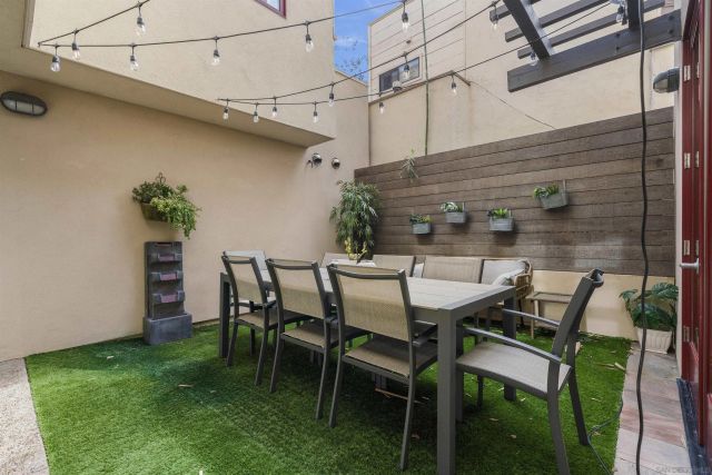 215 2nd St 101, Encinitas, CA 92024