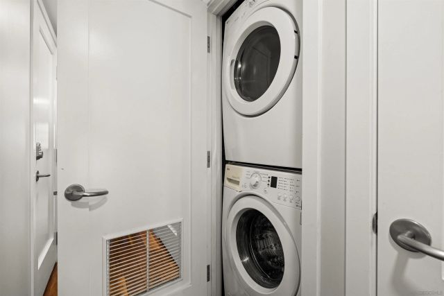 215 2nd St 101, Encinitas, CA 92024