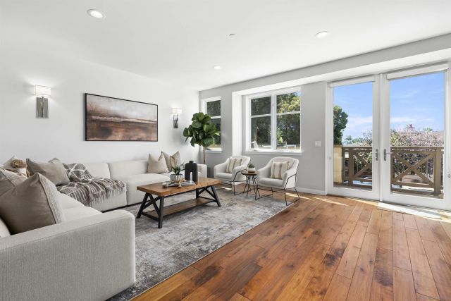 215 2nd St 101, Encinitas, CA 92024