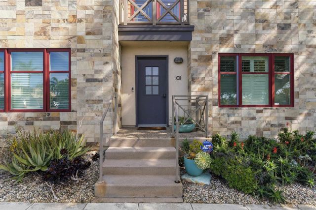 215 2nd St 101, Encinitas, CA 92024