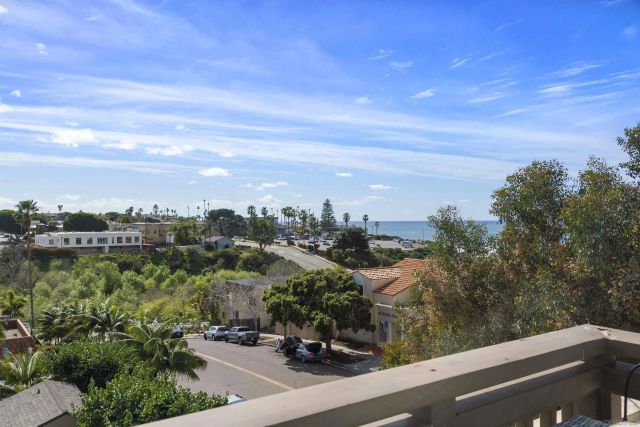 215 2nd St 101, Encinitas, CA 92024