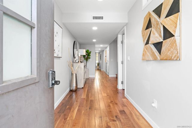 215 2nd St 101, Encinitas, CA 92024