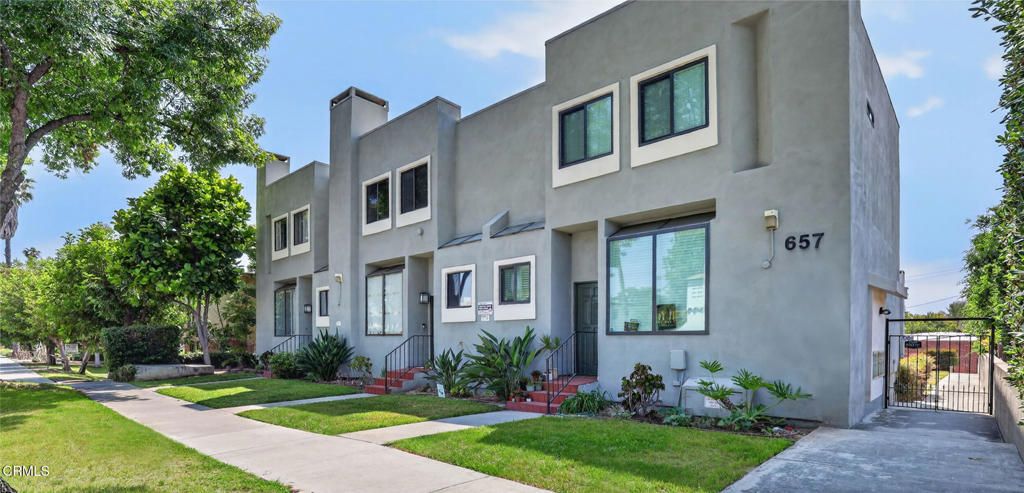 Image 1 of property listing at 657 S Marengo Avenue 4, Pasadena, CA 91106