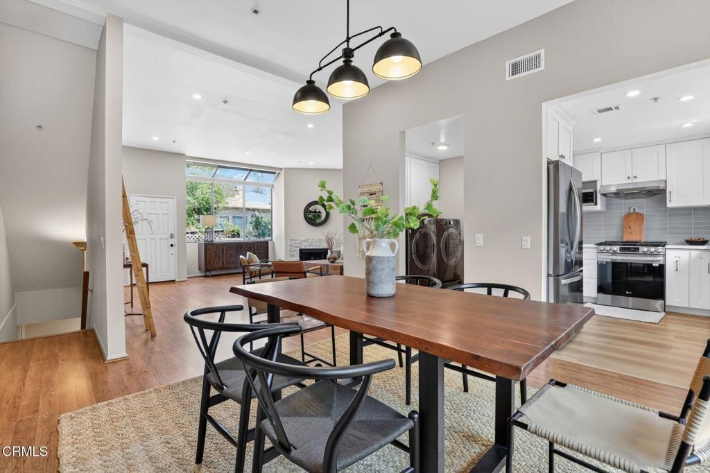 Image 12 of property listing at 657 S Marengo Avenue 4, Pasadena, CA 91106