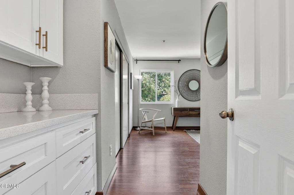 Image 20 of property listing at 657 S Marengo Avenue 4, Pasadena, CA 91106