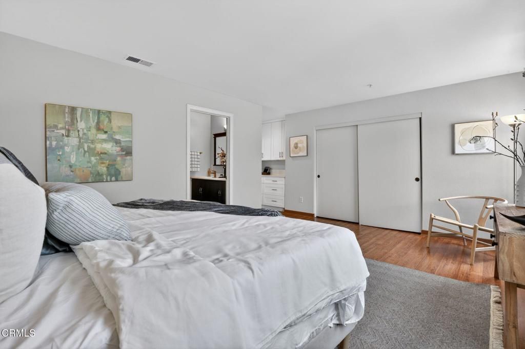 Image 23 of property listing at 657 S Marengo Avenue 4, Pasadena, CA 91106