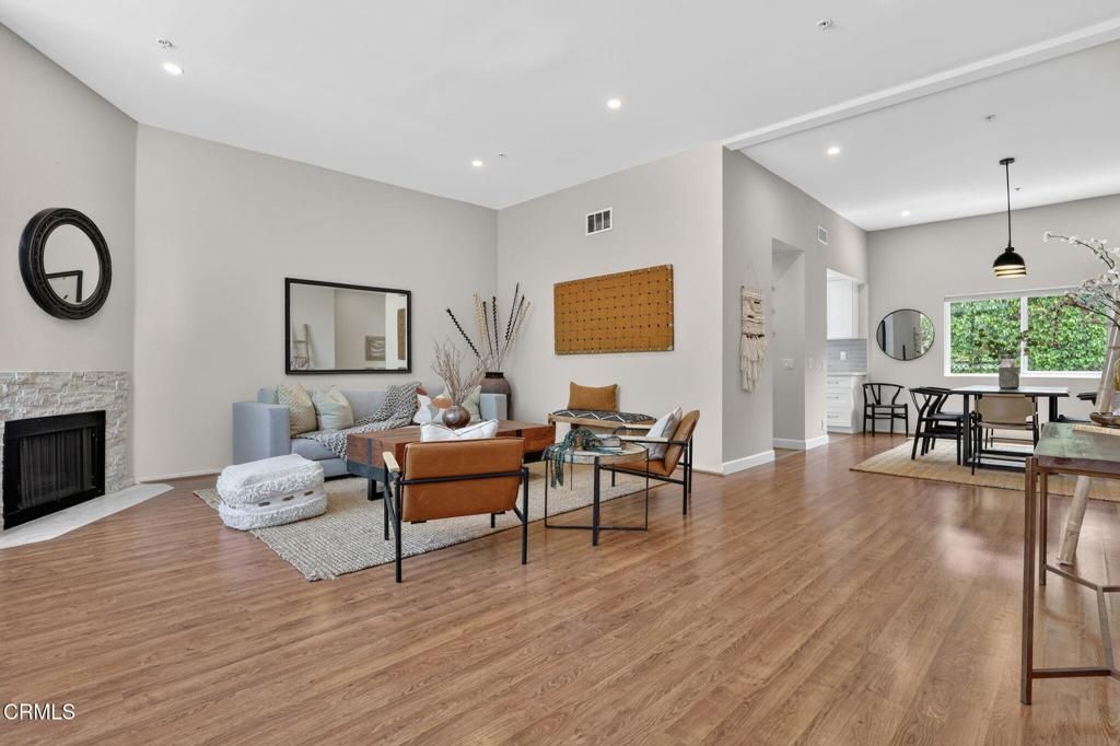 Image 4 of property listing at 657 S Marengo Avenue 4, Pasadena, CA 91106