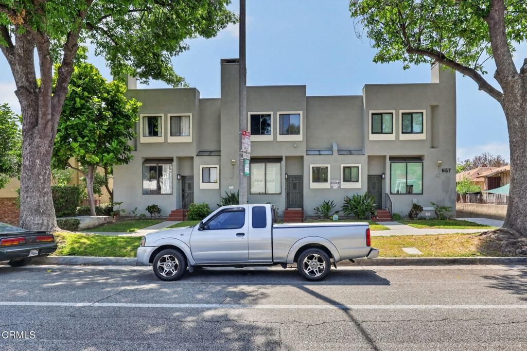 Image 43 of property listing at 657 S Marengo Avenue 4, Pasadena, CA 91106