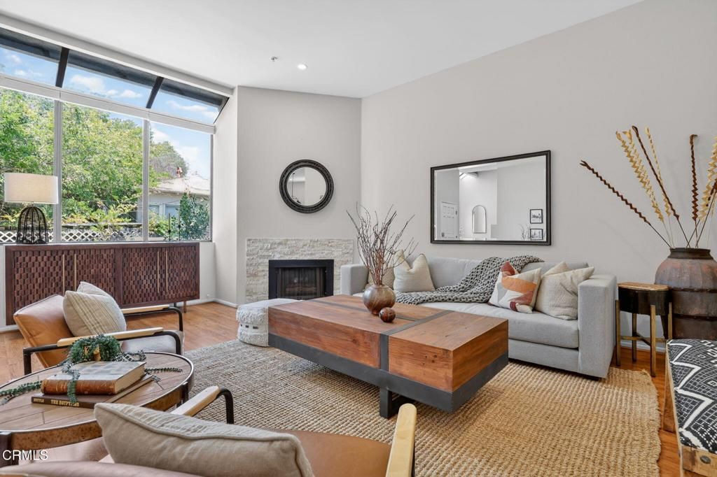 Image 6 of property listing at 657 S Marengo Avenue 4, Pasadena, CA 91106