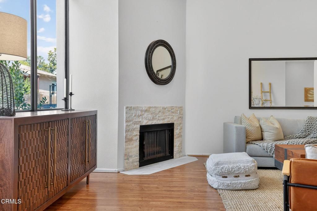 Image 7 of property listing at 657 S Marengo Avenue 4, Pasadena, CA 91106