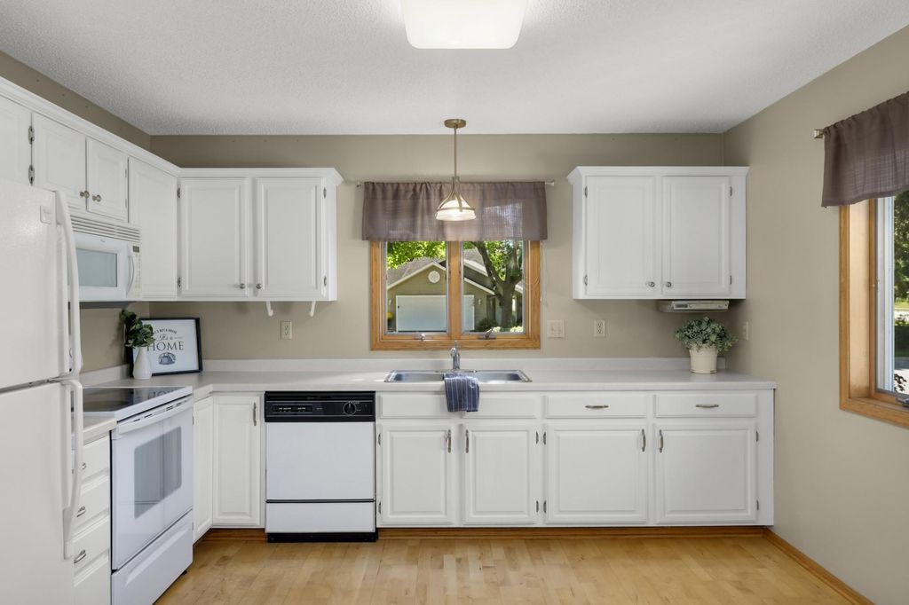 3253 Riverwood Drive, Hastings, MN 55033 — photo 2