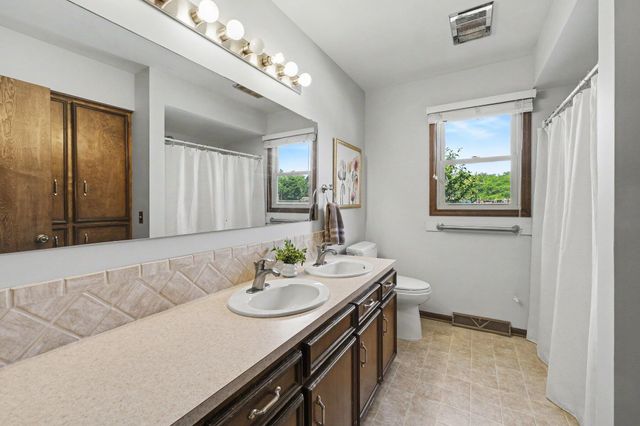 3893 Granada Court Nw, City Of Walker, MI 49534