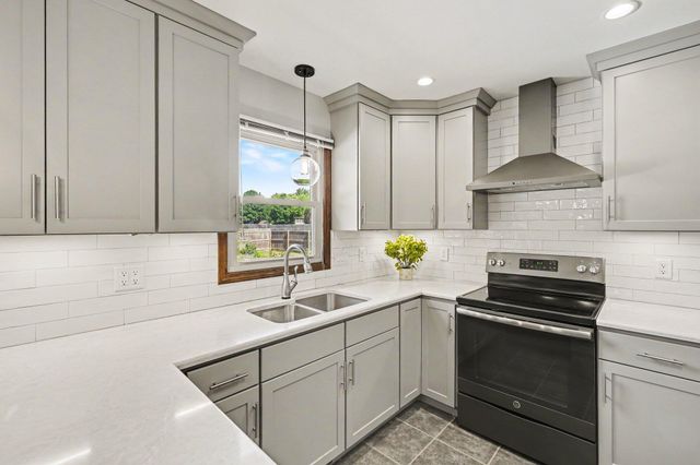 3893 Granada Court Nw, City Of Walker, MI 49534