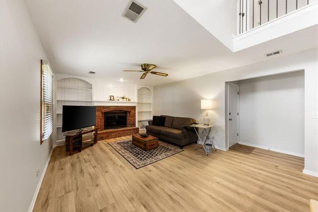 8516 DARNELL Street, Lenexa, KS 66215