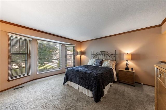 8516 DARNELL Street, Lenexa, KS 66215
