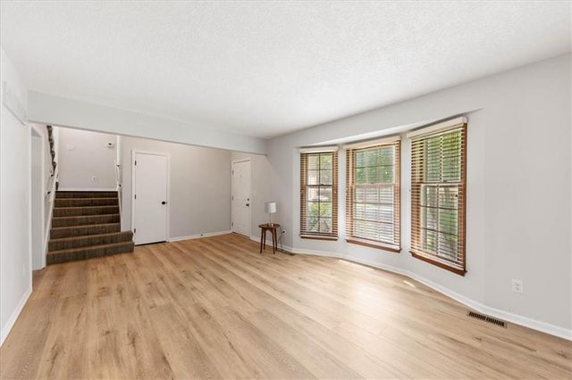 8516 DARNELL Street, Lenexa, KS 66215