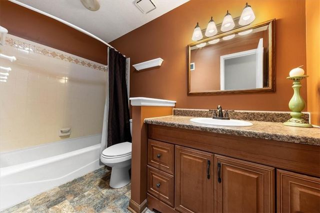 8516 DARNELL Street, Lenexa, KS 66215