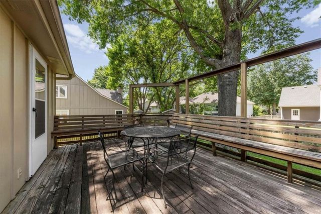 8516 DARNELL Street, Lenexa, KS 66215