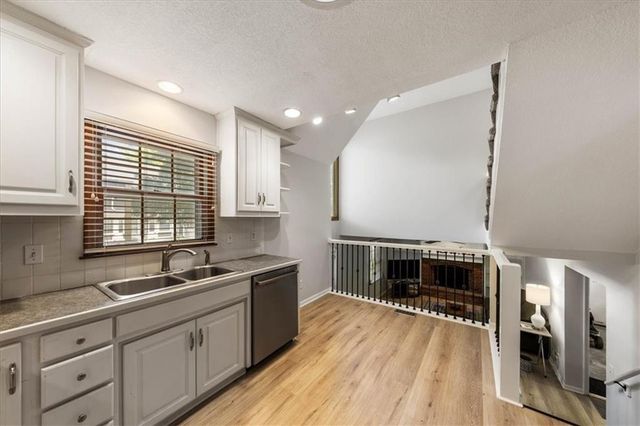 8516 DARNELL Street, Lenexa, KS 66215