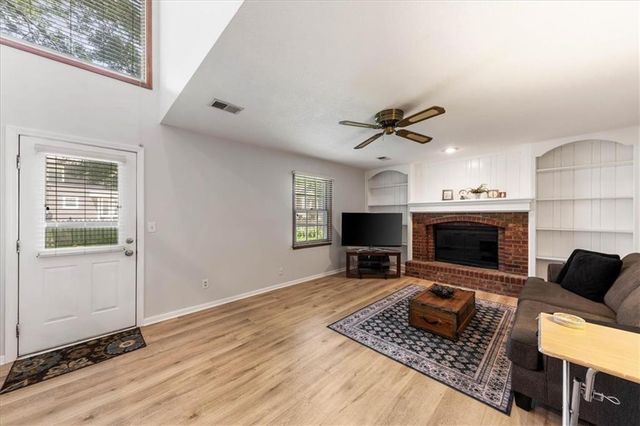 8516 DARNELL Street, Lenexa, KS 66215