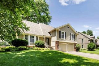 8516 DARNELL Street, Lenexa, KS 66215