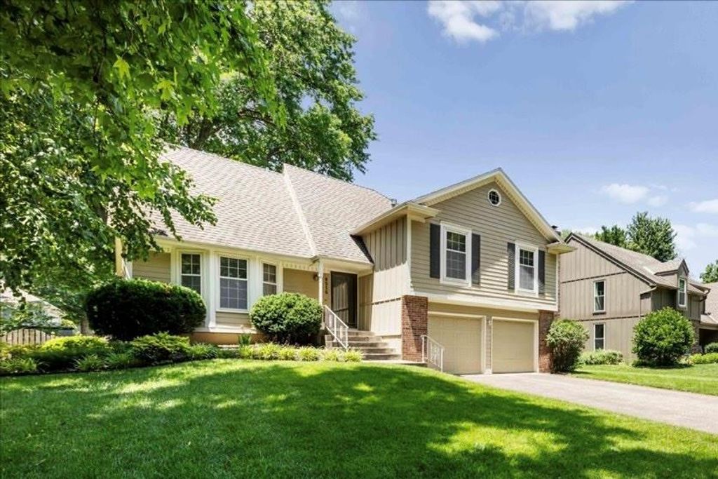 8516 DARNELL Street, Lenexa, KS 66215