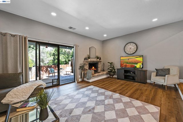 3277 Monika Ln, Fairview, CA 94541