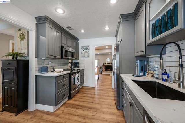 3277 Monika Ln, Fairview, CA 94541