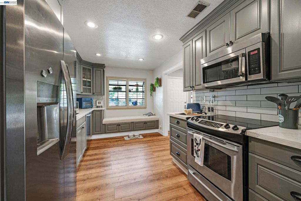 3277 Monika Ln, Fairview, CA 94541