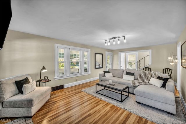 38850 Harmondale Drive, Willoughby, OH 44094