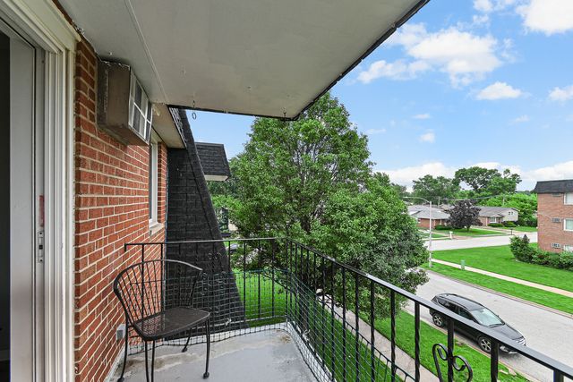 12850 Crestbrook Court 10, Crestwood, IL 60418