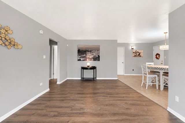 12850 Crestbrook Court 10, Crestwood, IL 60418