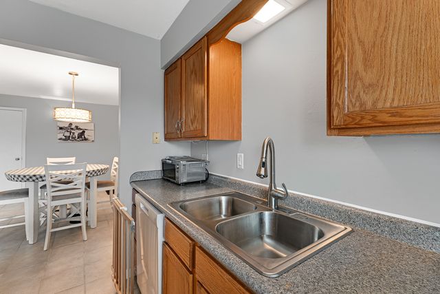 12850 Crestbrook Court 10, Crestwood, IL 60418