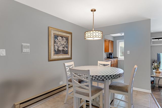 12850 Crestbrook Court 10, Crestwood, IL 60418