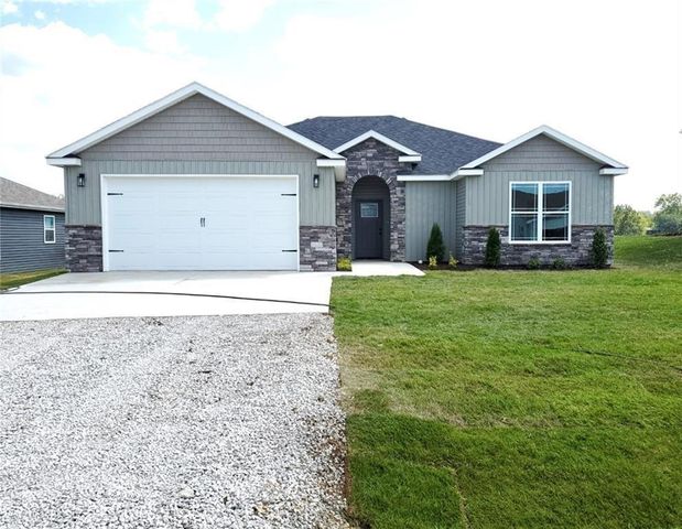 328 NE 51st Road, Warrensburg, MO 64093