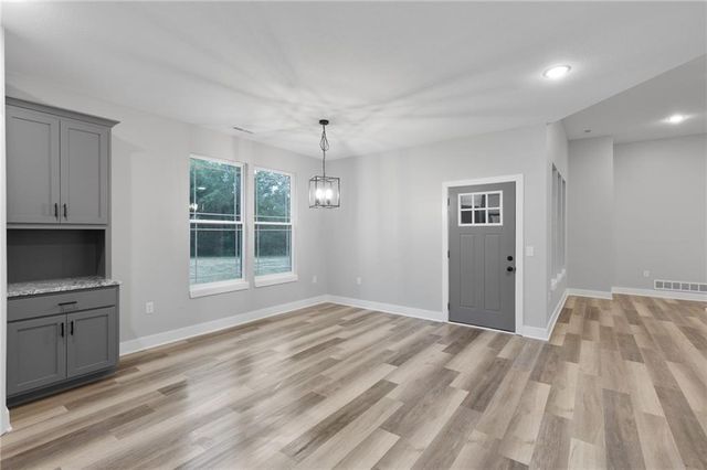 328 NE 51st Road, Warrensburg, MO 64093