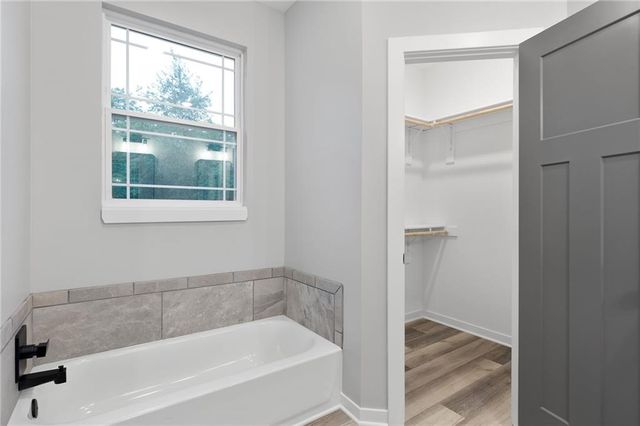 328 NE 51st Road, Warrensburg, MO 64093