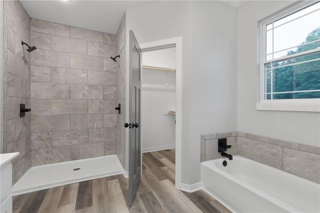 328 NE 51st Road, Warrensburg, MO 64093