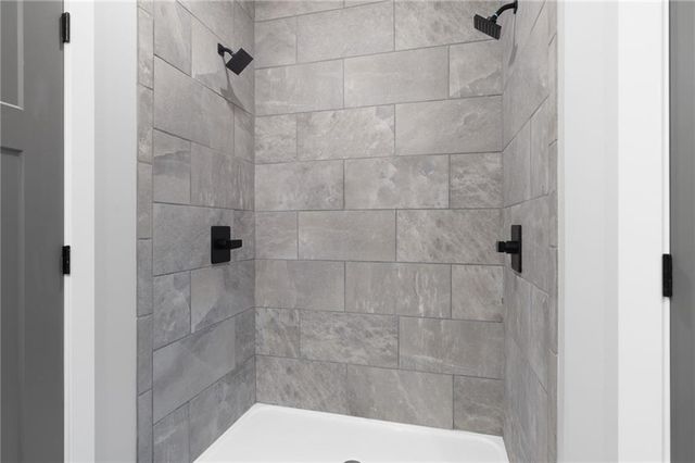 328 NE 51st Road, Warrensburg, MO 64093