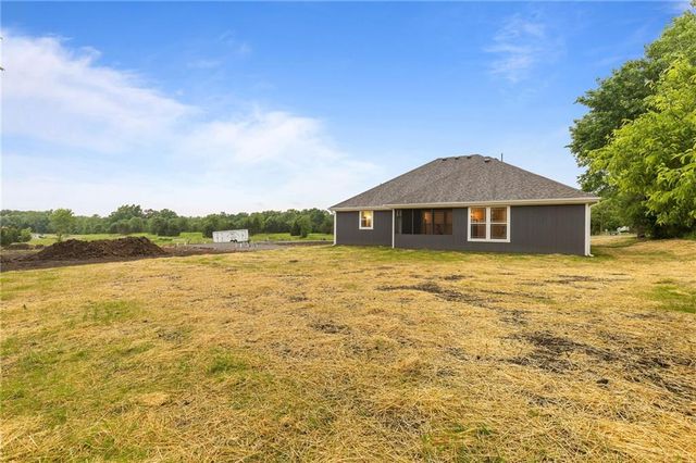 328 NE 51st Road, Warrensburg, MO 64093