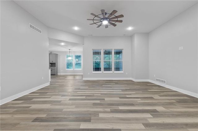 328 NE 51st Road, Warrensburg, MO 64093