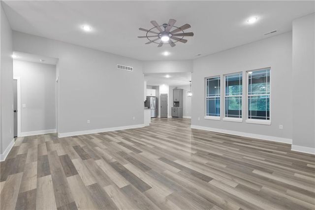 328 NE 51st Road, Warrensburg, MO 64093