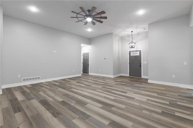 328 NE 51st Road, Warrensburg, MO 64093